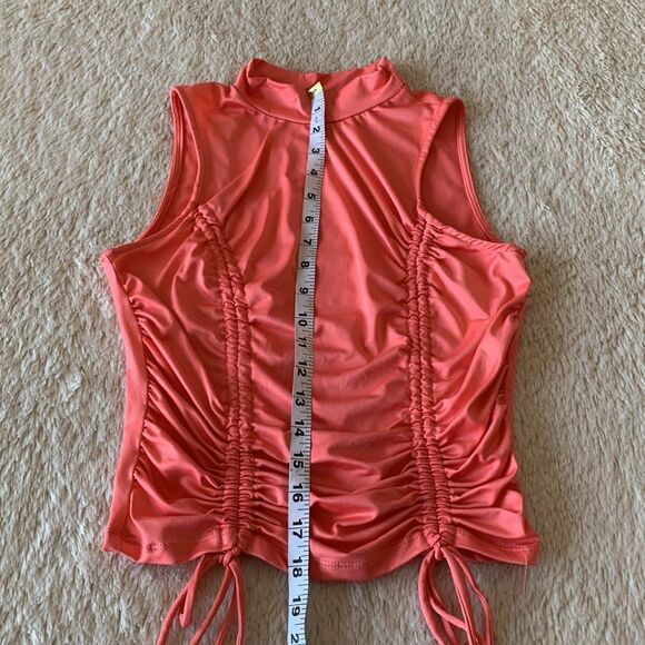 Hearts and Hips scrunchy top - Picture 8 of 16